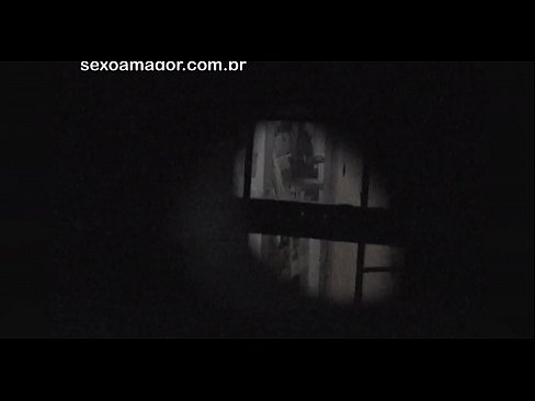 ❤️ Lourinho é filmado secretamente por um voyeur de bairro escondido atrás de tijolos ocos Porno real em porno pt.xxxshake.ru ﹏